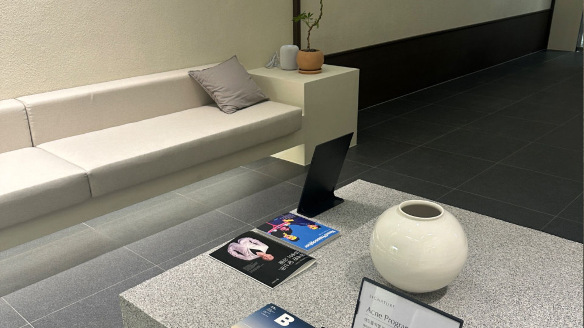 Somsei Clinic interior