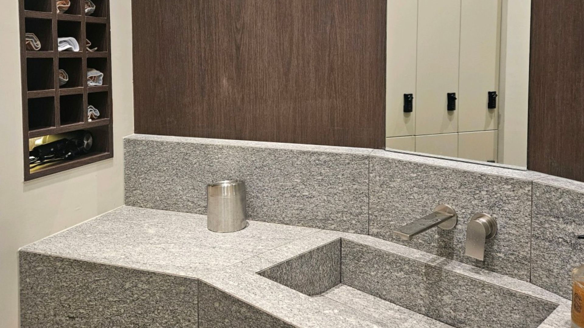 Somsei Clinic interior